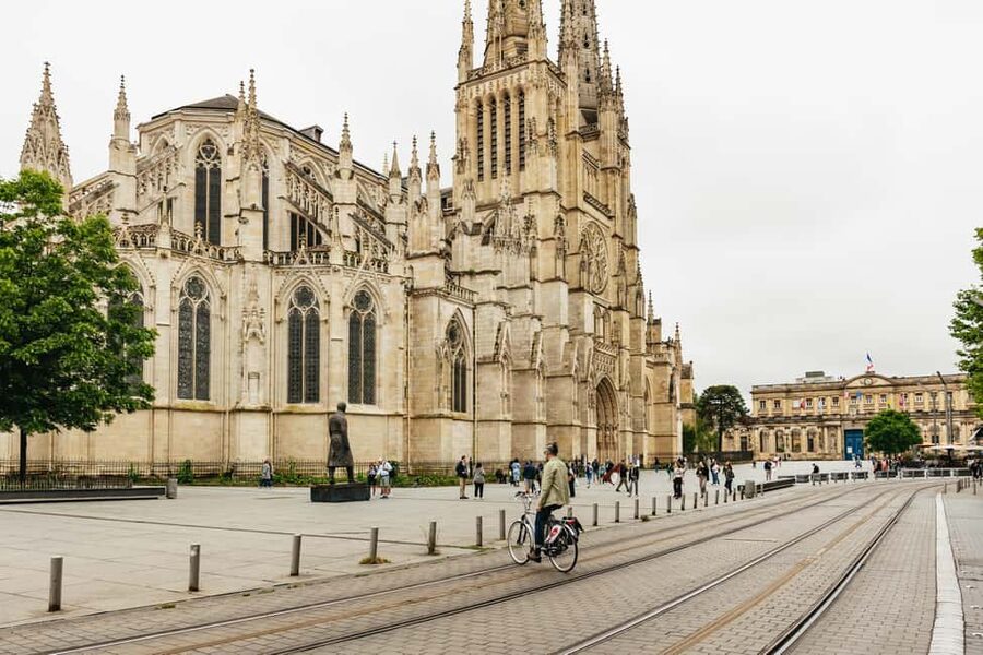 Bordeaux: Historic Center & Chartrons District Bike Tour - Darwin, Bordeaux’s creative pause