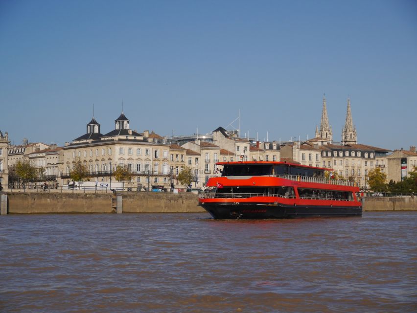 Bordeaux: Lunch Cruise - A three-course meal prepared on board