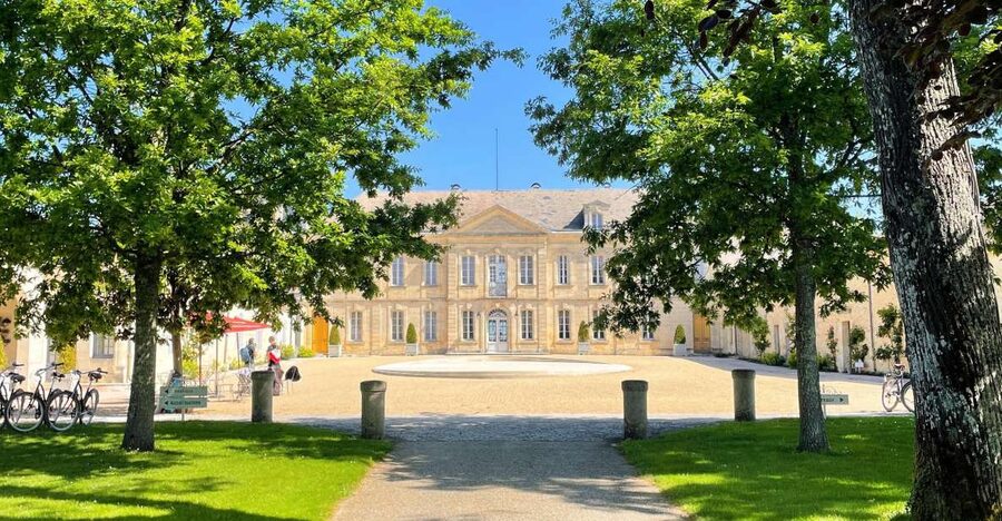 Bordeaux: Médoc & St-Emilion Wine 3 châteaux with lunch - Meeting at the Monument aux Girondins