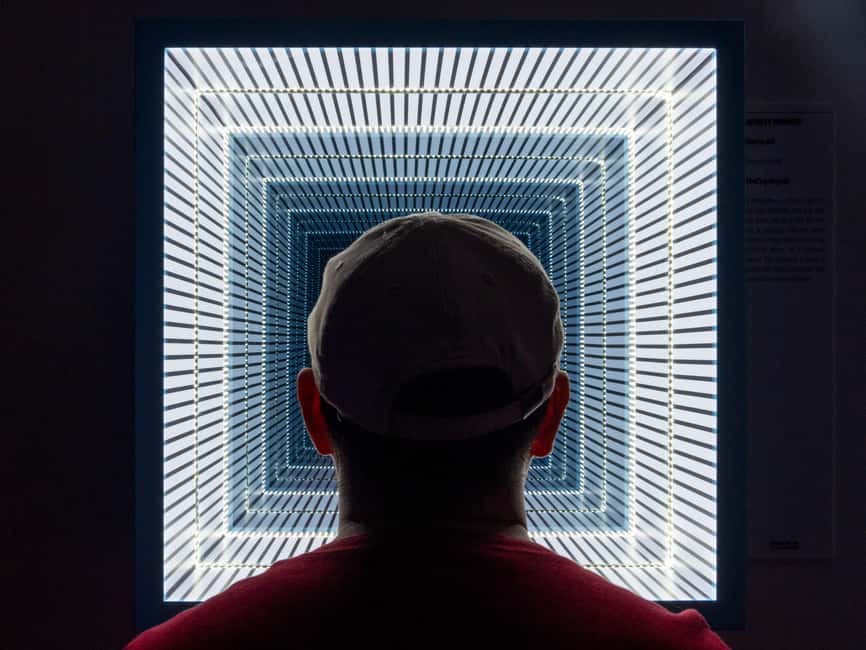 Bordeaux: Museum of Illusions Entry Ticket - Holograms, sensory tricks, and changing perspective