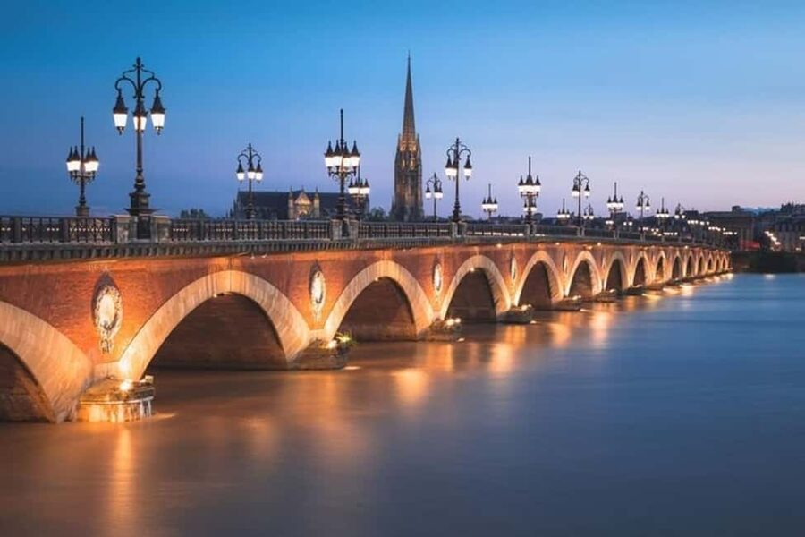 Bordeaux : Must-See Attractions Walking Tour - Place du Palais and the approach to Saint-Pierre