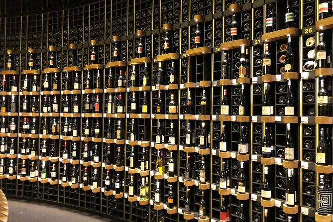 Bordeaux Old Town & Market Local Food with Wine Tastings Tour - A closer look at Vieux Bordeaux and the market route