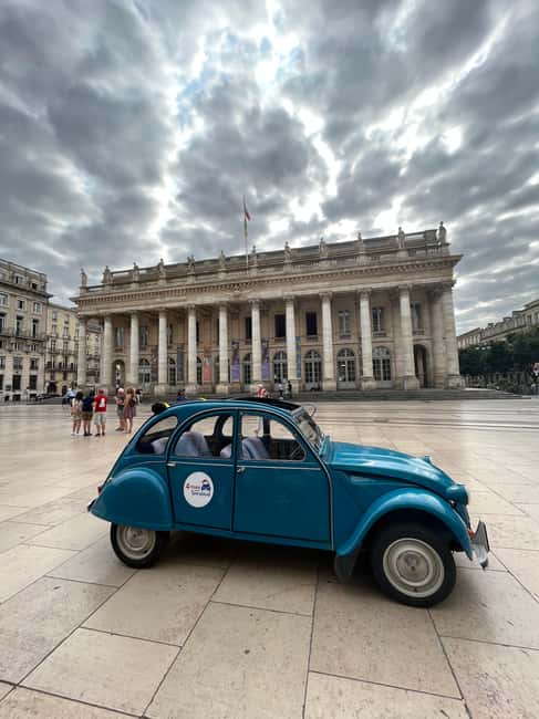 Bordeaux: Private Tour in a Citroën 2CV - Miroir d’eau and the Garonne riverfront