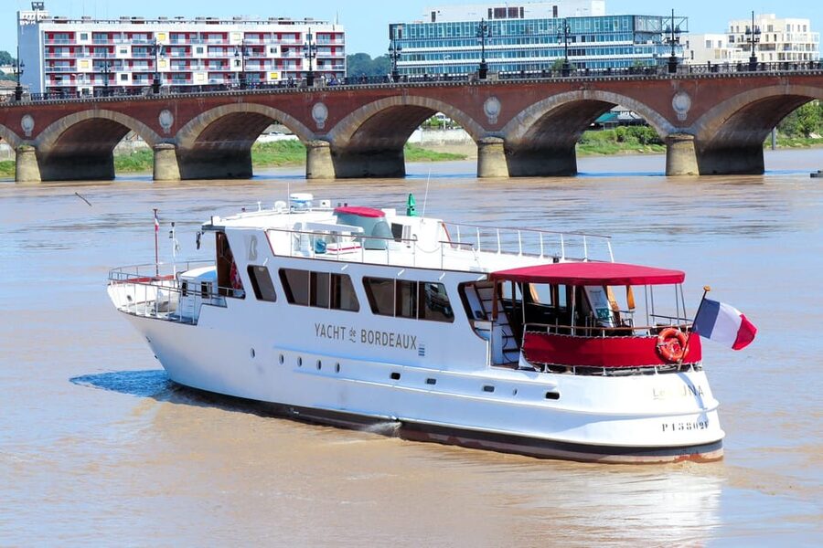Bordeaux: River Garonne Cruise with Glass of Wine and Canelé - Comfort, views, and the best place to sit