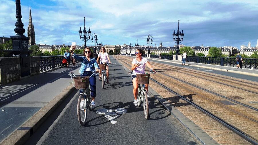 Bordeaux: Top Landmarks & Historic Bike Tour - Quinconces, the Golden Triangle, and the cathedral