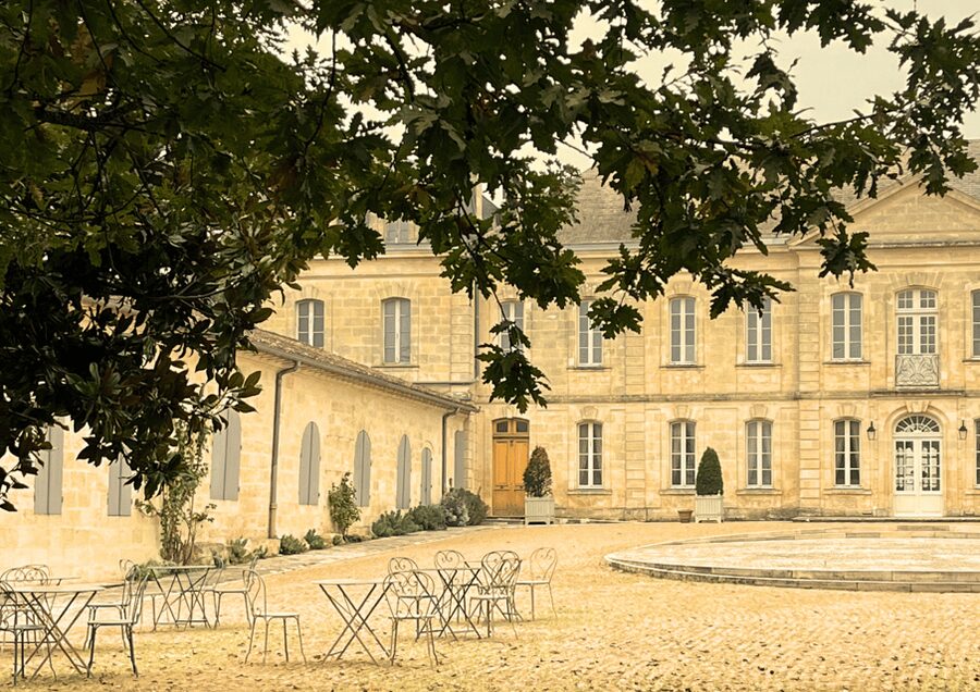 Bordeaux : Unforgettable Saint Emilion Half Day Wine Tour - From Quinconces Square into wine country