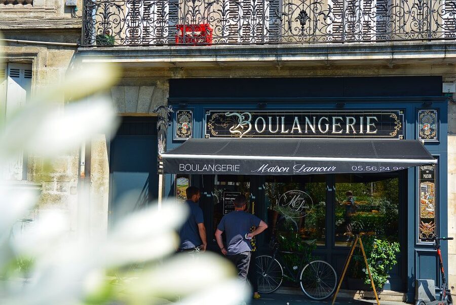 Bordeaux: Walking Tour of the City's Best Bakeries - Walking through Bordeaux’s famous and quieter quarters