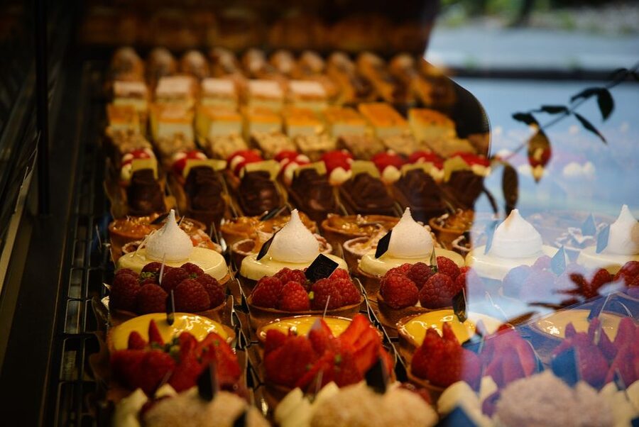 Bordeaux: Walking Tour of the City's Best Bakeries - What the history adds to the pastries