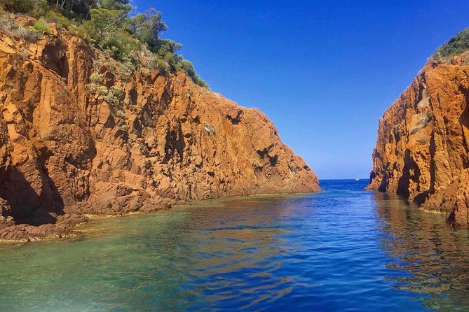 Calanques and red rocks - Departure Saint Raphaël - Small groups make a difference