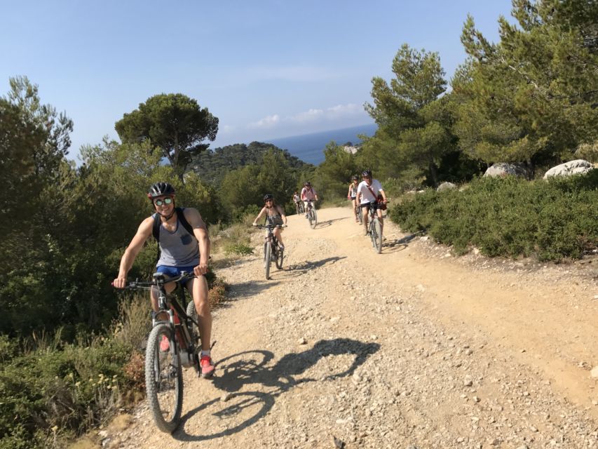 Calanques National Park: E-Mountain Bike with Virtual Guide - Equipment, clothing, and rider limits