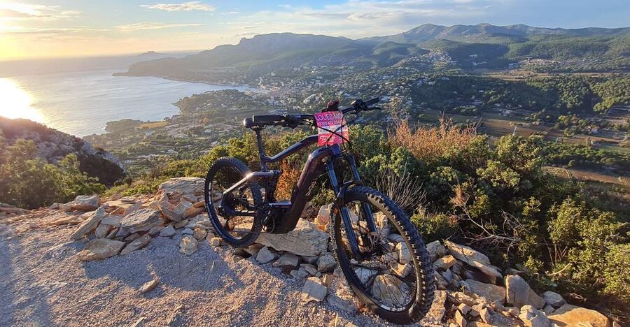 Calanques National Park: E-Mountain Bike with Virtual Guide - What the high rating means for your decision