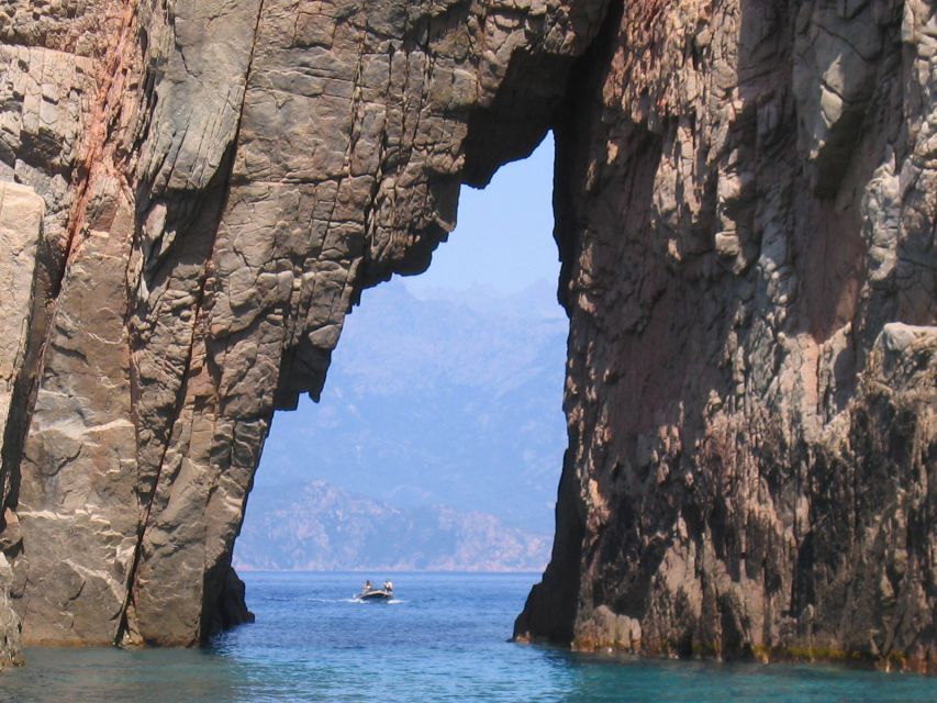 Calvi: Scandola and Piana Guided Boat Tour - What the small group changes