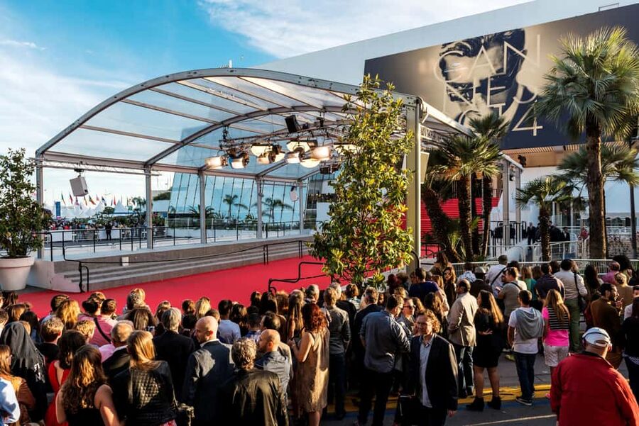 Cannes: City Tour in a Vintage Bus - Why the vintage bus changes the experience