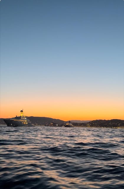 Cannes: Fireworks at Sea - Thirty minutes of fireworks from the water