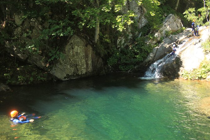 Canyoning tour Aero Besorgues -half day - The 35-minute walk to the canyon
