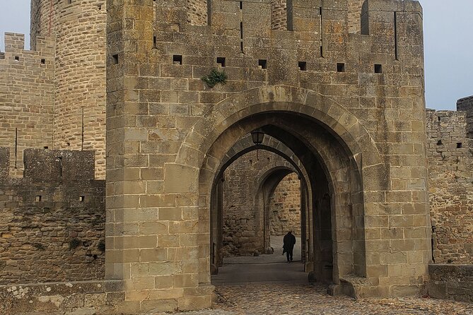 Carcassonne 's Medieval Walls: A Self-Guided Tour - Find the defensive traps around the walls