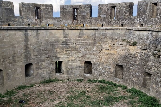 Carcassonne 's Medieval Walls: A Self-Guided Tour - Château Comtal links the castle to the city wall