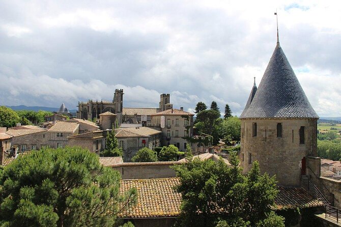 Carcassonne 's Medieval Walls: A Self-Guided Tour - How the VoiceMap format works on the ground