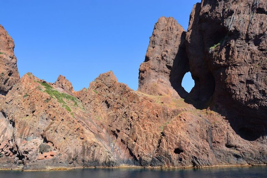 Cargèse: Scandola and Piana Boat Tour with Stop at Girolata - What the boat and crew add to the day