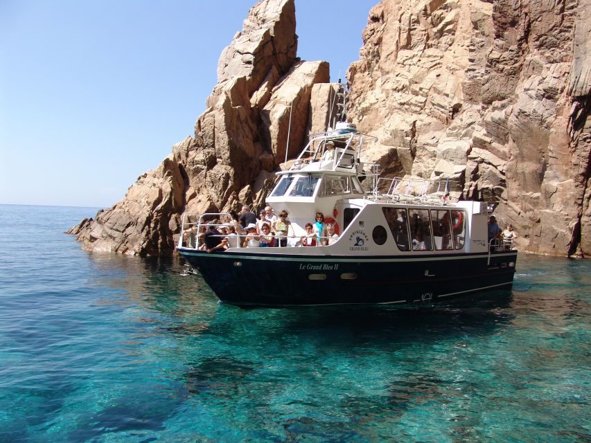 Cargèse: Scandola, Girolata, and Piana Afternoon Boat Tour - Passing through the Arch of Capo Rosso