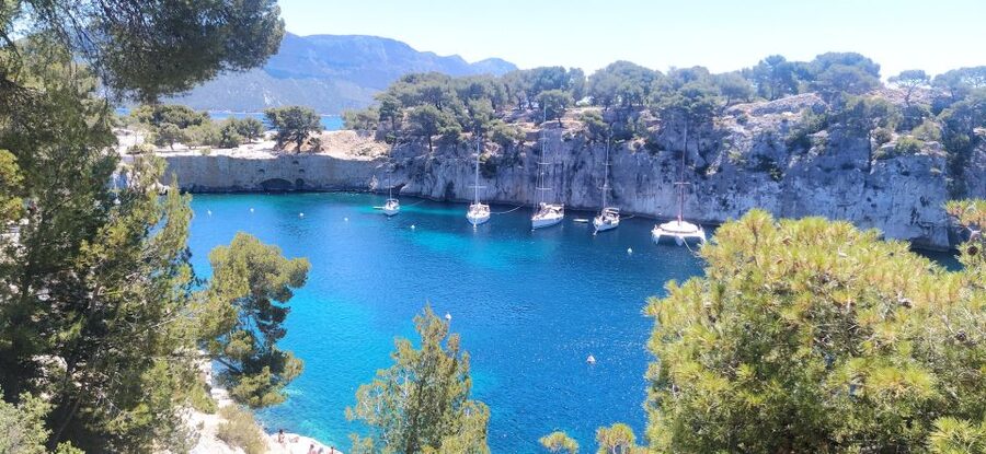 Cassis: 3 Calanques Half-Day Hiking Tour with Swimming - En-Vau, the dramatic payoff