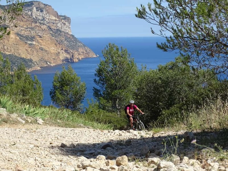 Cassis: Calanques and Viewpoints Tour by Mountain E-Bike - From the Cassis pool to the Calanques