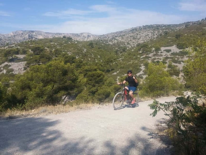 Cassis: Calanques and Viewpoints Tour by Mountain E-Bike - A secret vineyard and quieter tracks