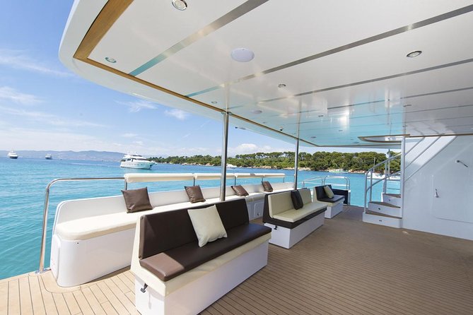 Catamaran from Cannes - How crowded is the catamaran?