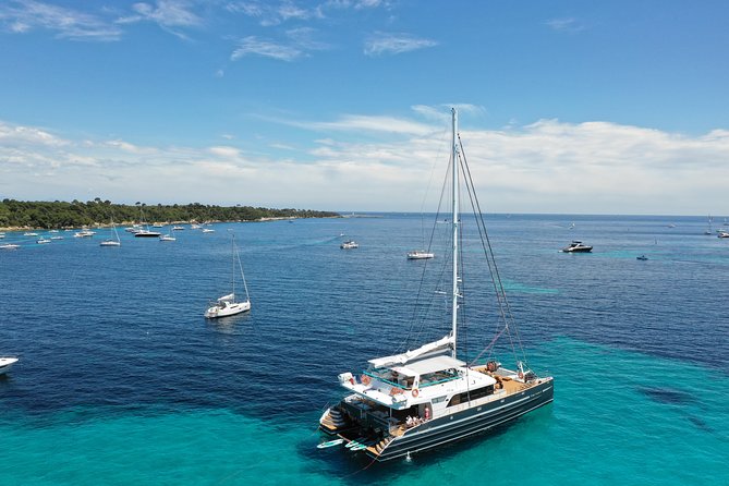 Catamaran from Cannes - The morning run toward the Lérins Islands
