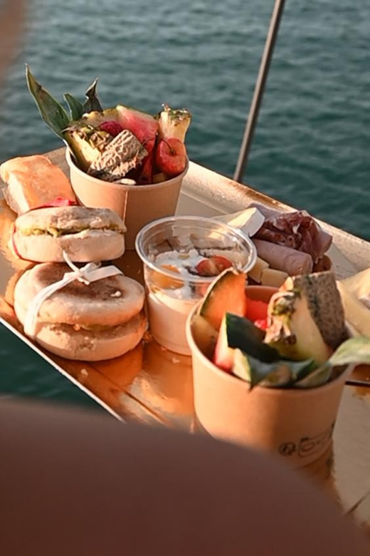Catamaran Lucile | Sunday brunch - Brunch with sweet and savory choices