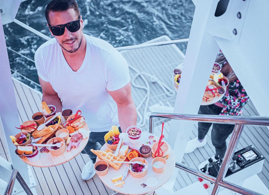 Catamaran Lucile | Sunday brunch - Live DJ music and the social mood