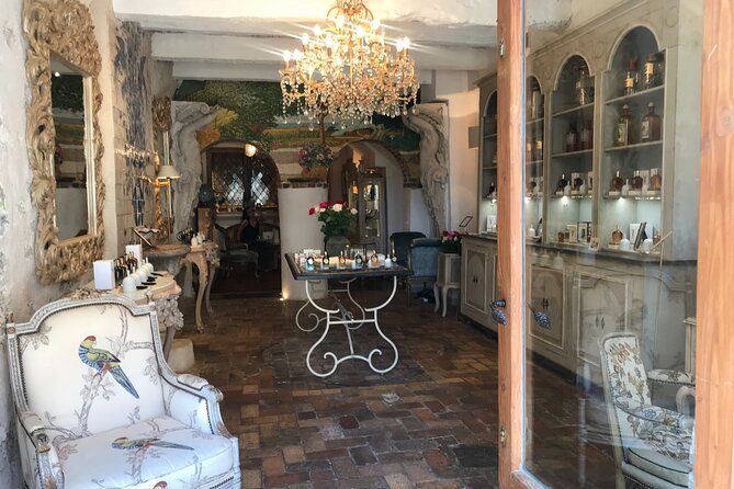 Certified tour guide-Most Exhaustive French Riviera private tour - Antibes: market stalls, ramparts, and Mediterranean views