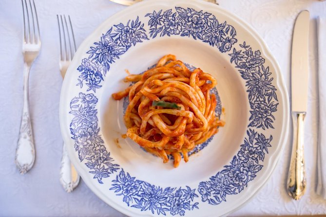 Cesarine: Small group Pasta and Tiramisu class in Montepulciano - Sitting down to a five-course meal