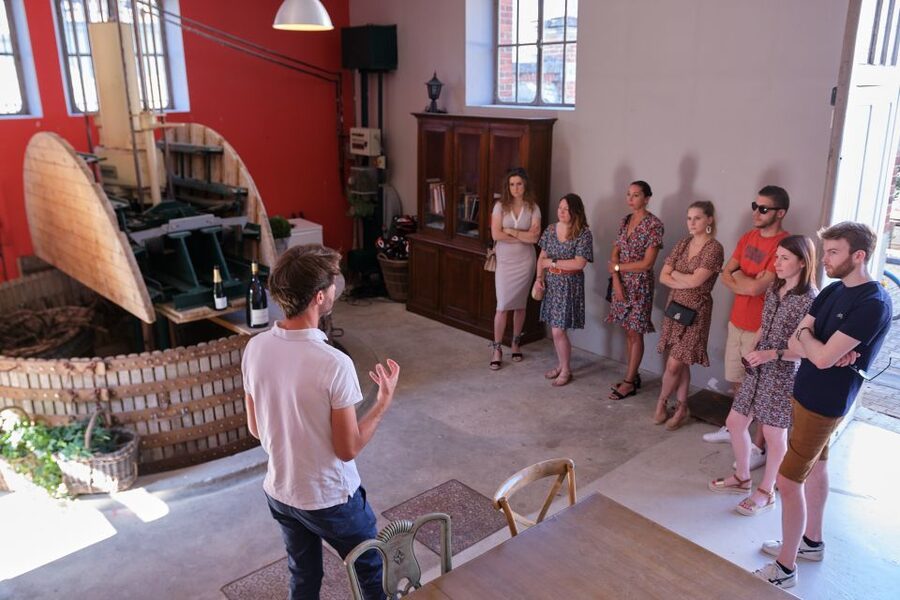 Champagne: Champagne Tasting Class with Lunch - Training your nose before tasting