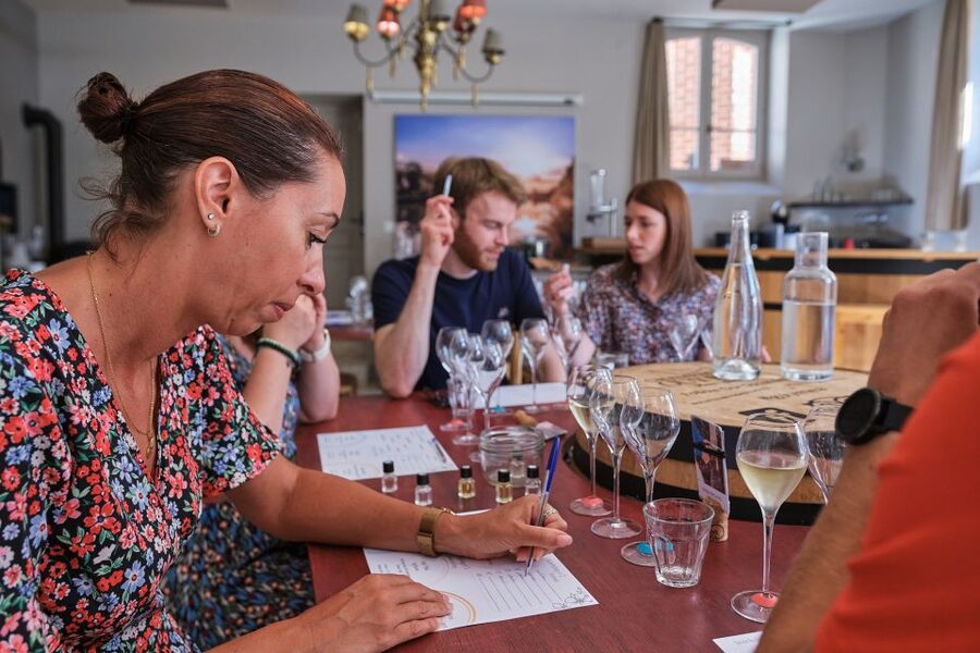 Champagne: Champagne Tasting Class with Lunch - The guides make or break a tasting class