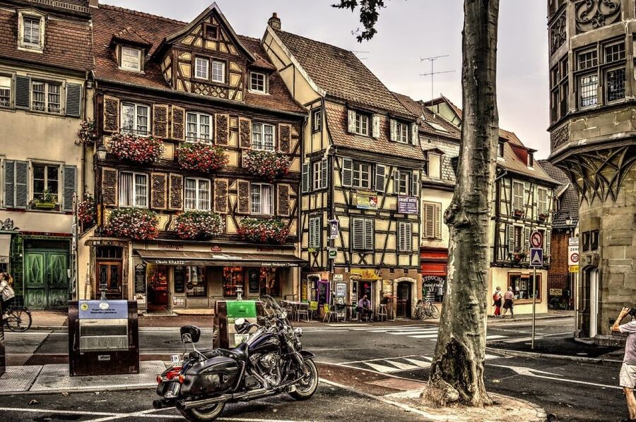 Colmar: Private Guided Walking Tour of the City Center - Understanding medieval Colmar before admiring it
