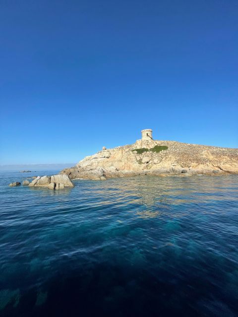 Croisière Calanques de Piana - Baignade bateau 12 places - The coast near Arone Beach