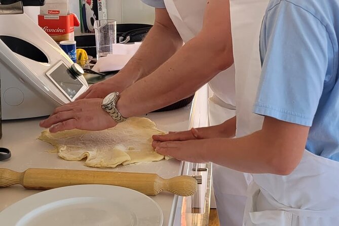 Croix Rousse Market & Rooftop Cooking Class in Lyon - Who will enjoy this experience most