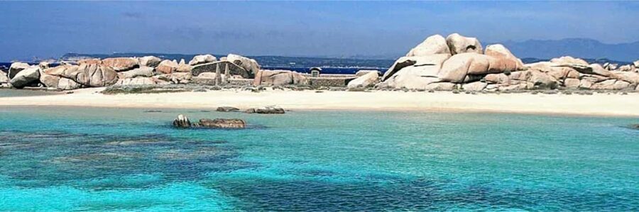 Day cruise to the Cerbicales & Lavezzi Islands with lunch - Lunch in a Lavezzi cove at noon