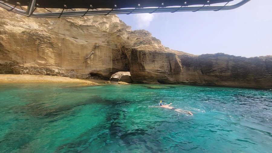 De Bonifacio : Visite guidée de l'extrême sud et des Lavezzi - Bonifacio cliffs, Piantarella lagoon, and Sperone