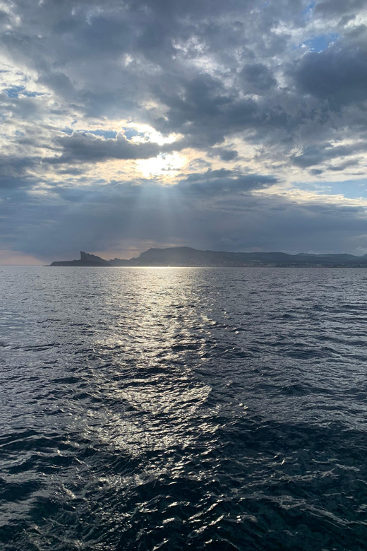 Departure from BRUSC sunset on sailing catamaran - Sailing around Embiez
