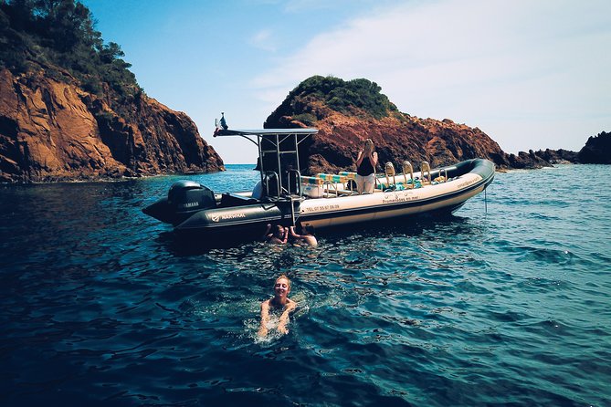 Departure from Saint-Raphaël - The creeks of Estérel - Swimming and snorkeling in a sheltered cove