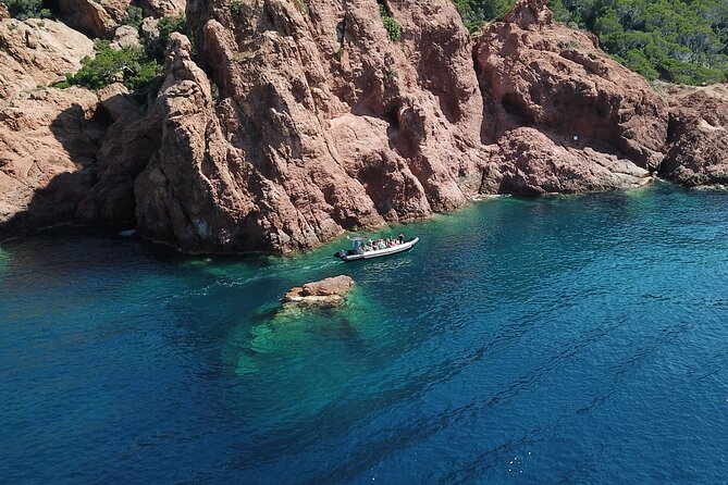 Departure from Saint-Raphaël - The creeks of Estérel - Who should book this Estérel boat trip?