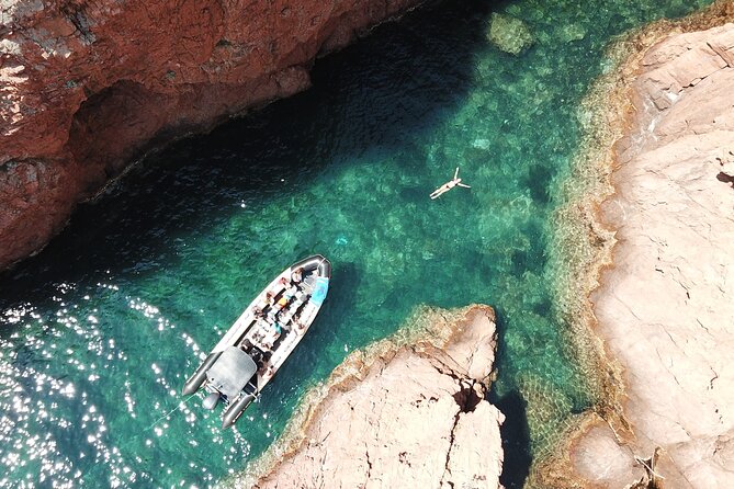 Departure from Saint-Raphaël - The creeks of Estérel - What you see between Cap Dramont and the Golden Island