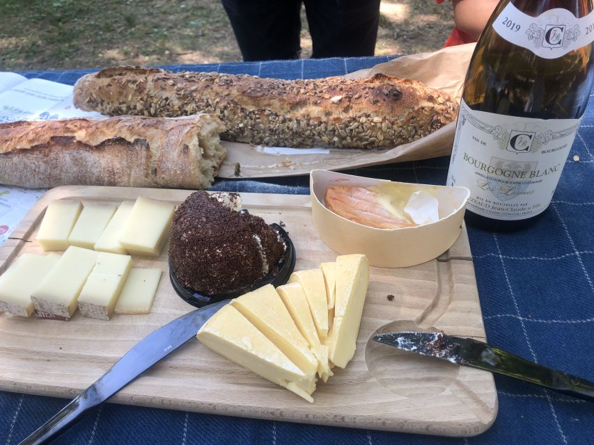 Dijon: Cheese and Burgundy Wine Tasting Workshop - Tasting local cheeses with Burgundy wine