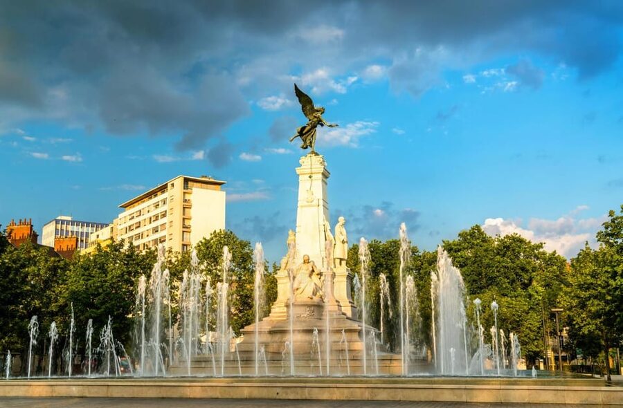 Dijon: Express Walk with a Local in 60 minutes - What the $82 price means