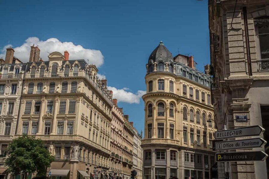 Dijon: Express Walk with a Local in 60 minutes - The Church of Our Lady and the medieval core