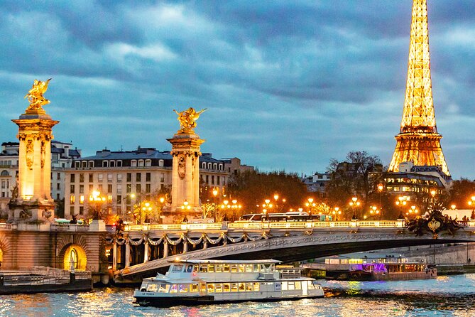 Dinner Cruise Prestige Check-out from the Eiffel Tower - The Pont Alexandre III and the opening views