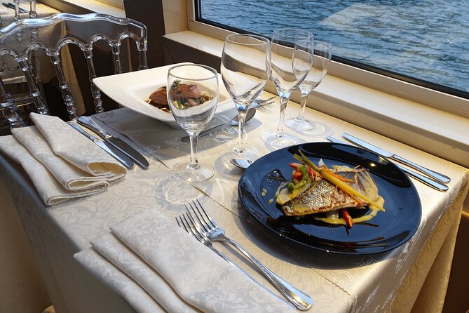 Dinner Cruise Prestige Check-out from the Eiffel Tower - Drinks, bread, and the extra-cost surprises