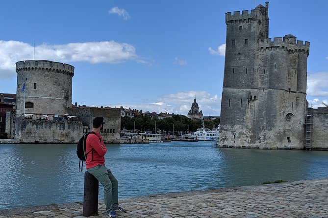Discover La Rochelle: Discovery Walking Tour of La Rochelle - Walls, parks, boutiques, and the bohemian quarter